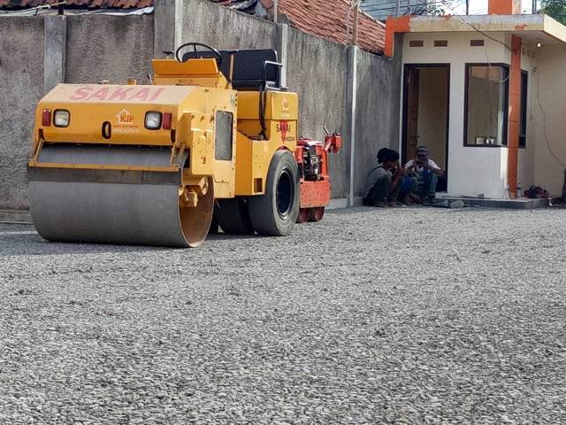 Proses penggelaran aspal hotmix oleh kontraktor aspal jalan terbaik